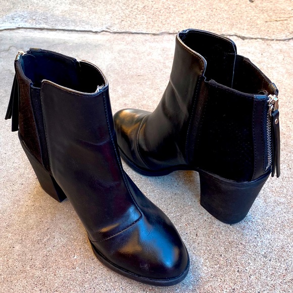 Divided H&M | Beautiful Black heeled booties - Picture 2 of 16